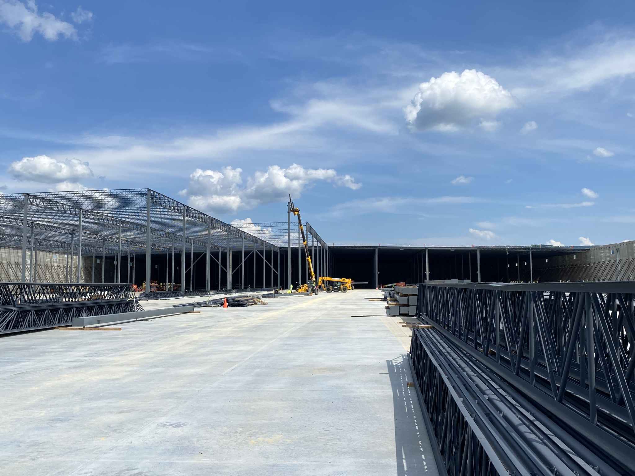 Large-scale steel warehouse with trusses